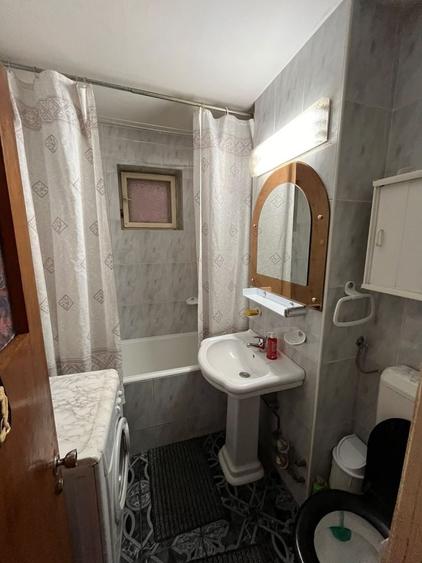 Apartament cu 3 camere decomandat, mobilat în Tineretului