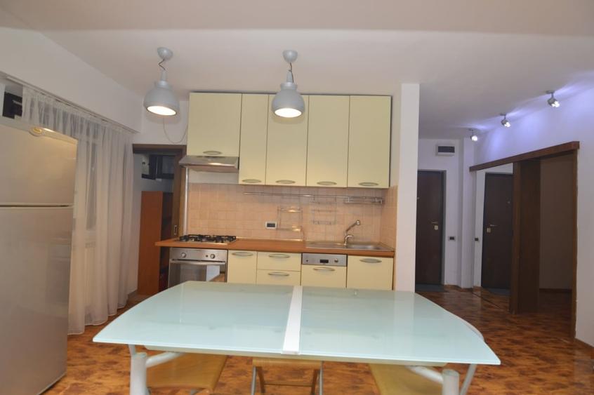 Apartament cu 3 camere decomandat, mobilat în Unirii