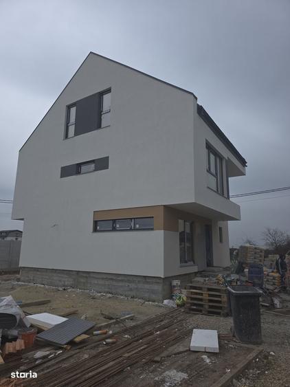 Casă cu 4 camere în Central