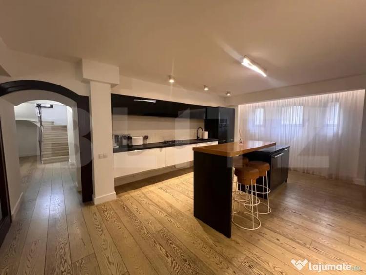 Casă cu 5 camere cu Teren 1300 Mp în Central
