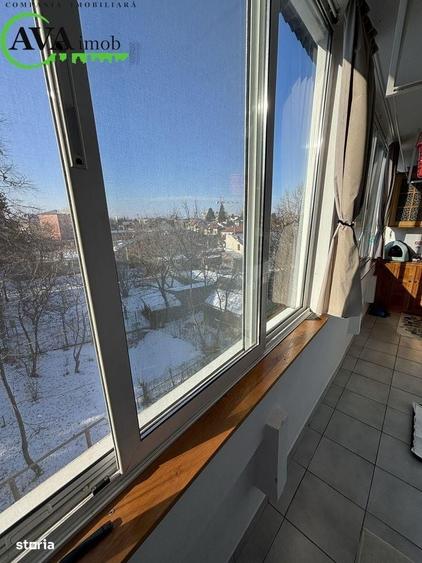 Apartament cu 3 camere semidecomandat în Central