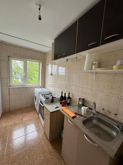 Apartament cu 2 camere semidecomandat, mobilat în Giurgiului