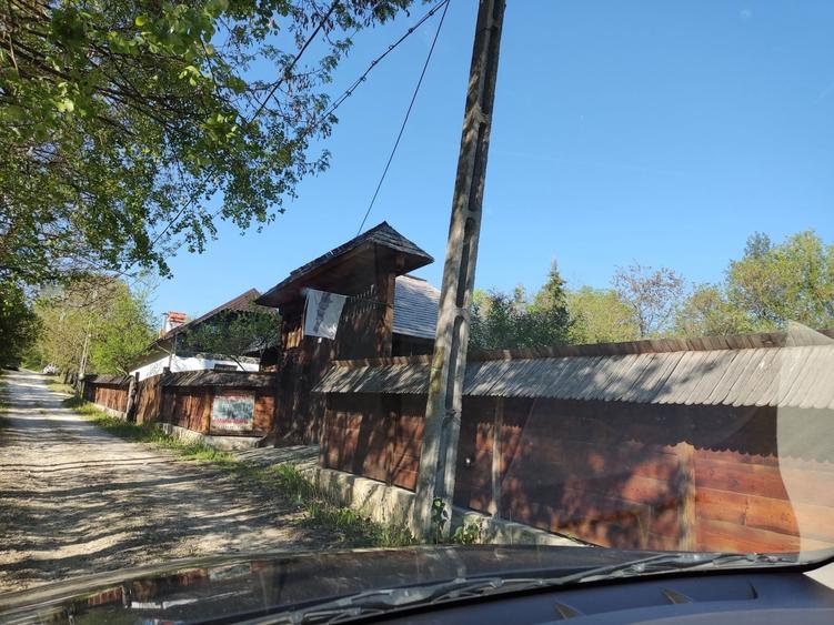 Casă cu 4 camere în Racovița