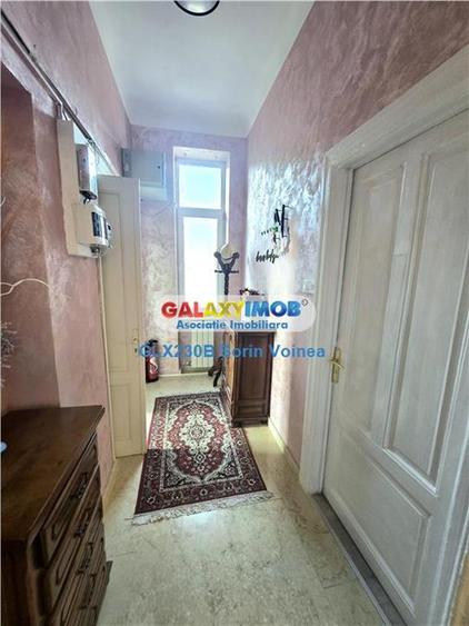 Apartament cu 4 camere semidecomandat, mobilat în Unirii