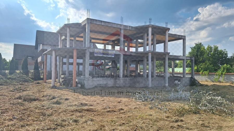 Casă individuală cu 20 camere cu Canalizare în Nord