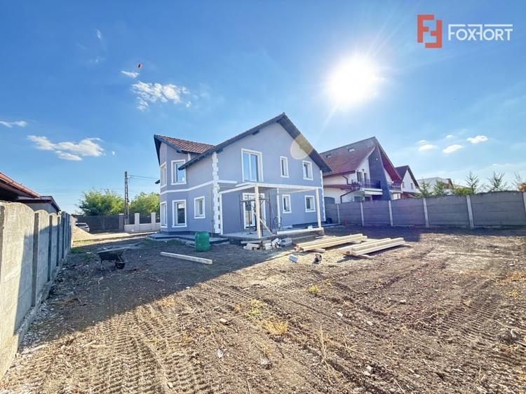 Casă individuală cu 5 camere cu Canalizare în Săcălaz