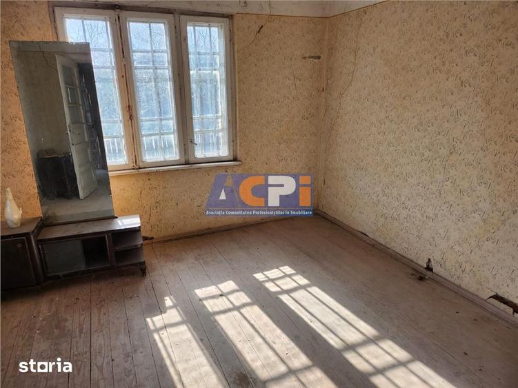Casă cu 4 camere cu Teren 2150 Mp în Ulmi