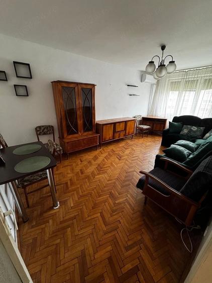 Apartament cu 3 camere decomandat în Complex Studențesc