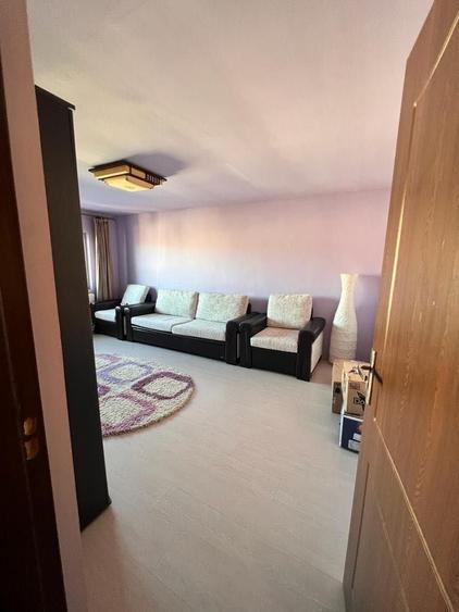 Apartament cu 3 camere decomandat în Drăgășani
