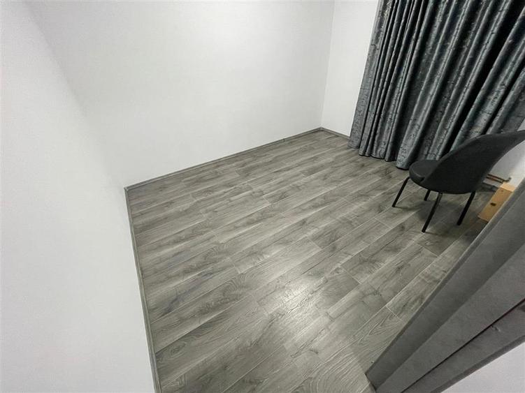 Apartament cu 3 camere semidecomandat, mobilat în Dacia