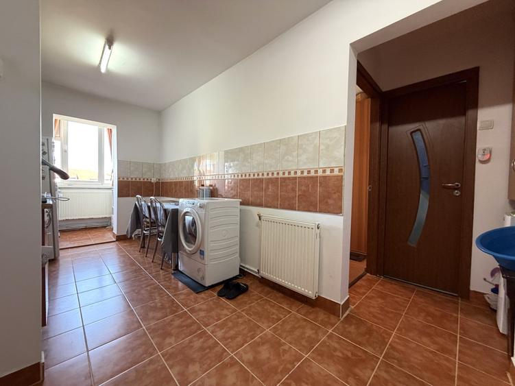 Apartament cu 2 camere decomandat, mobilat în Aradului