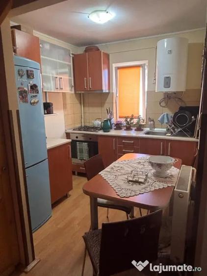 Apartament cu 3 camere decomandat în Sângeorgiu de Mureș