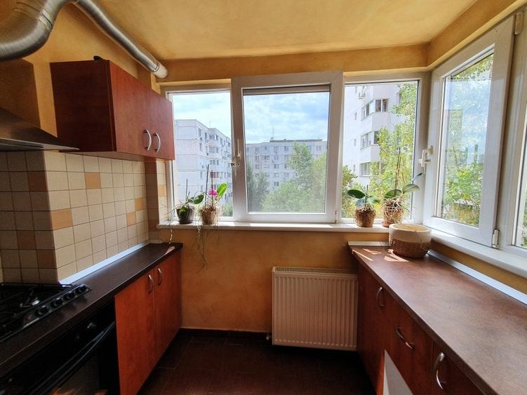 Apartament cu 3 camere decomandat, mobilat în Dristor