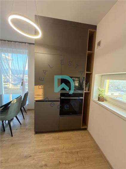 Apartament cu 3 camere decomandat în Tractorul