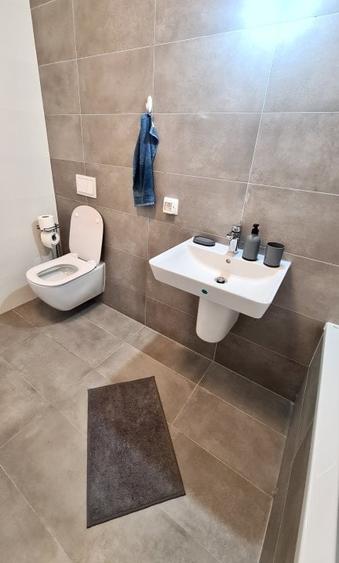 Apartament cu 2 camere semidecomandat, mobilat în Titan