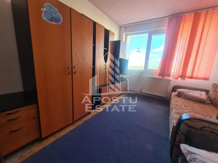 Apartament cu 3 camere decomandat, mobilat în Complex Studențesc