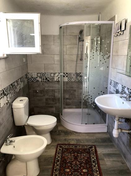 Casă cu 3 camere cu Teren 1438 Mp în Central