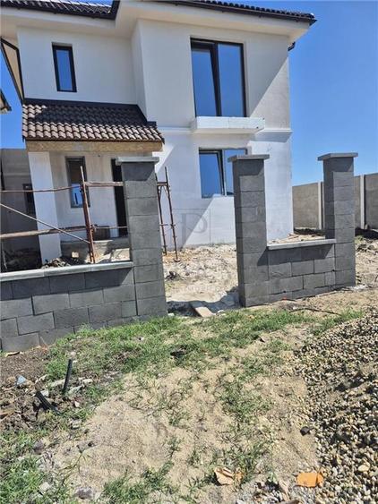 Duplex cu 4 camere cu Teren 300 Mp în Moșnița Nouă