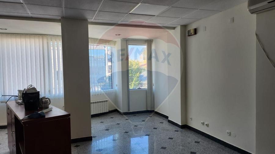Birou, de 1,054 mp, în Sisești