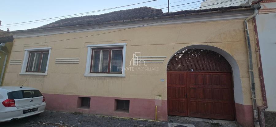 Casă individuală cu 4 camere cu Canalizare în Central