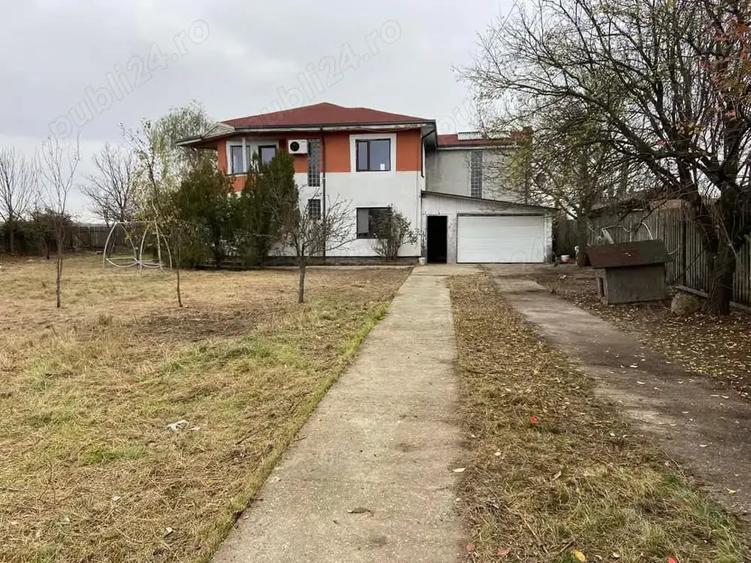 Casă cu 5 camere în Bucșani