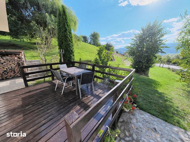 Casă cu 5 camere cu Teren 4258 Mp în Hangu