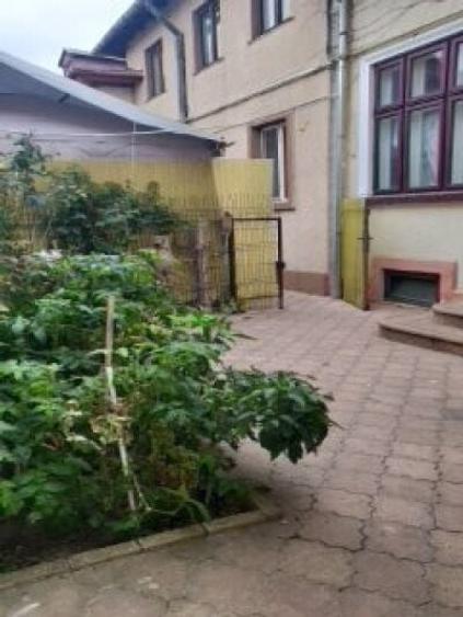 Casă cu 5 camere cu Teren 40 Mp în Parcul Carol