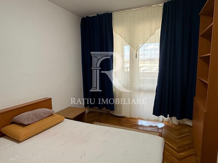 Apartament cu 4 camere decomandat, mobilat în Nufărul