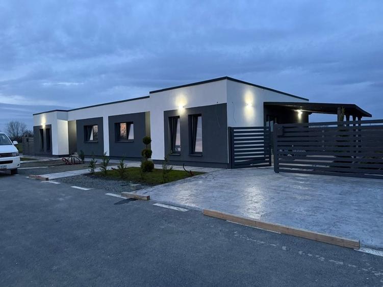 Casă cu 3 camere în Remetea Mare