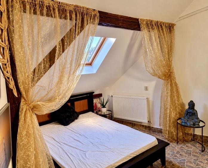 Apartament cu 4 camere decomandat, mobilat în Central