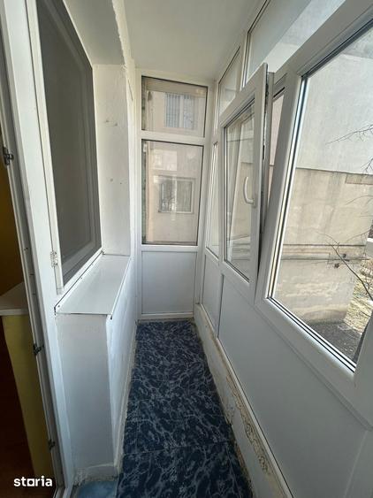 Apartament cu 4 camere semidecomandat în Sud