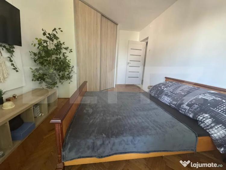 Casă cu 7 camere cu Teren 600 Mp în Central