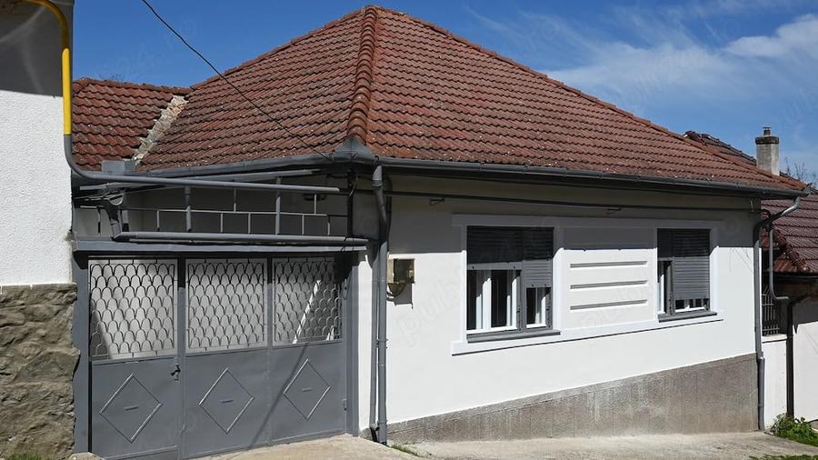 Casă cu 5 camere cu Teren 500 Mp în Central