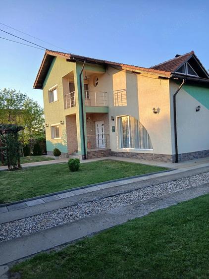 Casă cu Teren 1000 Mp în Peciu Nou