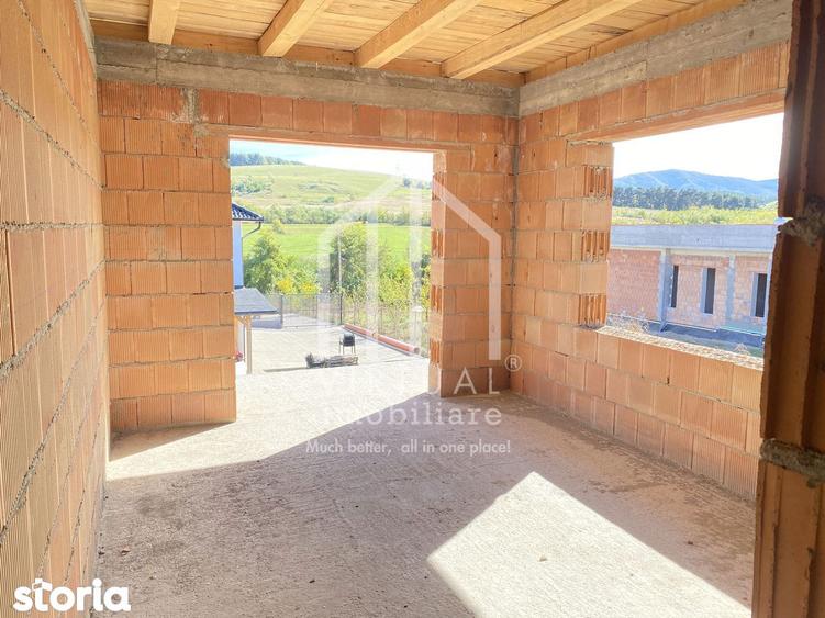 Casă cu 4 camere cu Teren 326 Mp în Poplaca