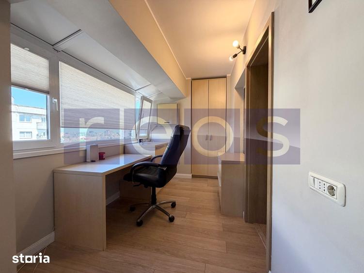 Apartament cu 4 camere decomandat în Victoriei