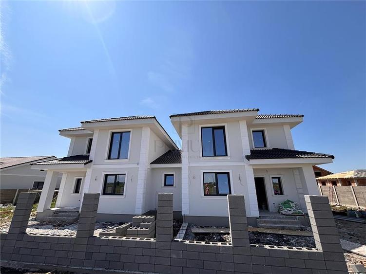 Duplex cu 4 camere cu Canalizare în Moșnița Nouă