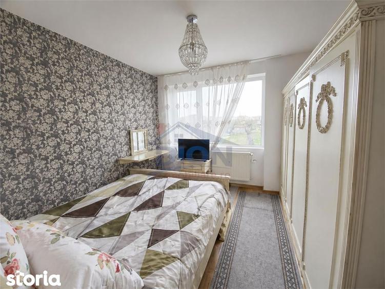Apartament cu 3 camere în Tei