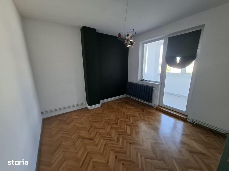 Apartament cu 3 camere decomandat în Republicii