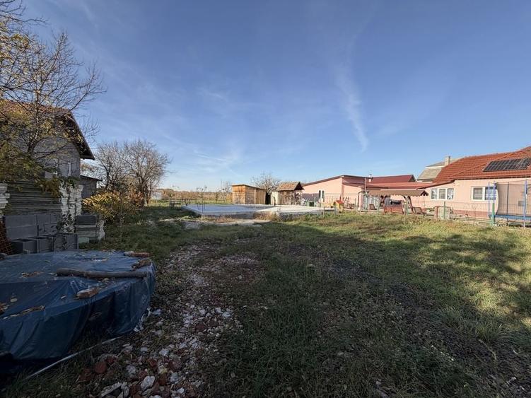 Teren de 2800 mp, în Micula
