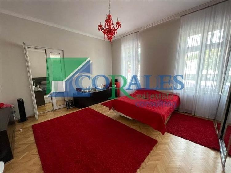 Casă individuală cu 3 camere cu Canalizare în Central