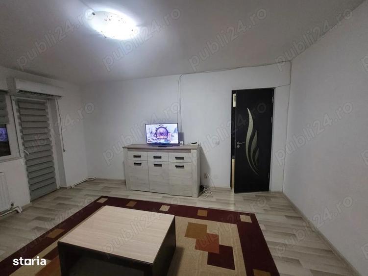 Apartament cu 3 camere semidecomandat în Central