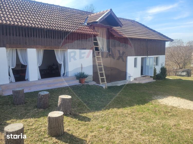 Casă cu 4 camere cu Teren 16499 Mp în Baia de Fier
