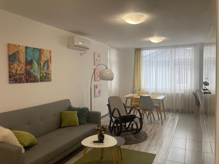 Apartament cu 2 camere decomandat în Central