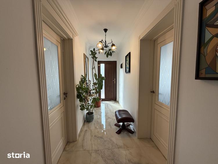 Casă cu 6 camere cu Teren 450 Mp în Central