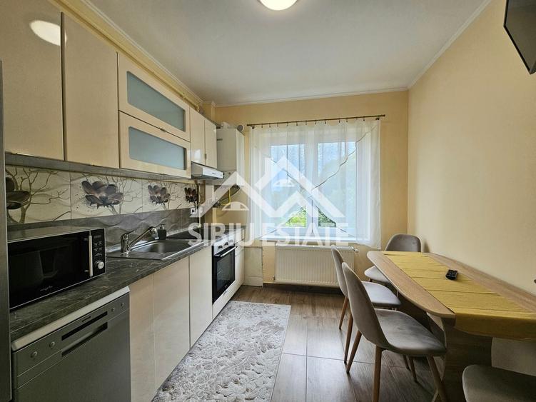 Apartament cu 3 camere decomandat, mobilat în Turnișor