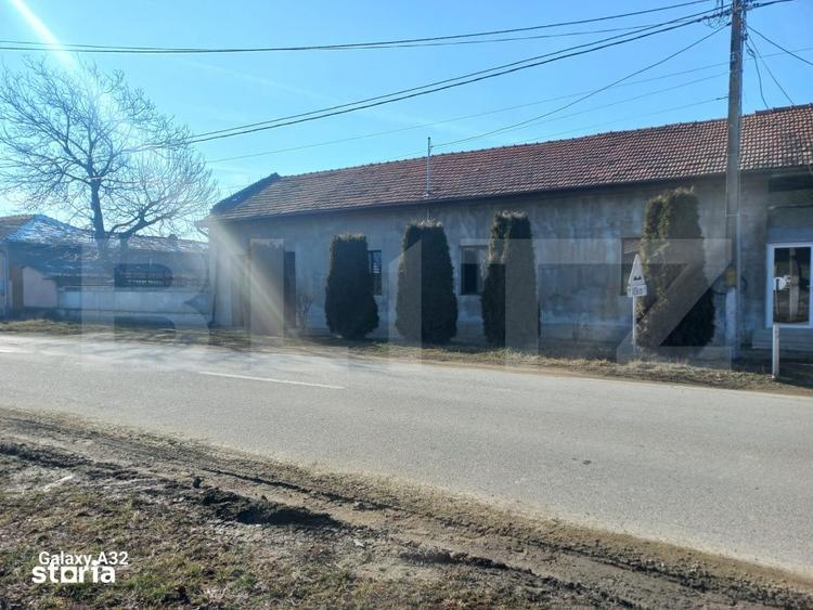 Casă cu 4 camere cu Teren 2500 Mp în Central