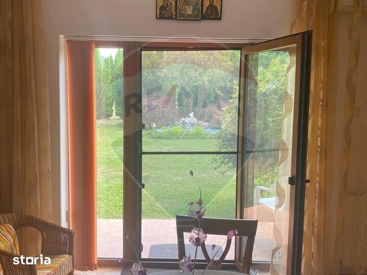 Casă cu 5 camere cu Teren 4600 Mp în Central