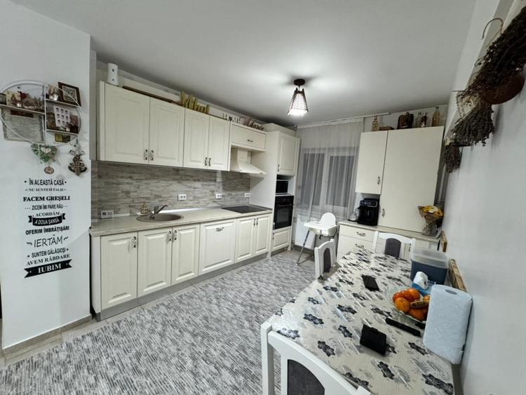 Apartament cu 3 camere decomandat, mobilat în Bogdan Vodă