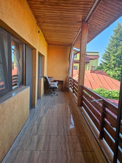 Casă individuală cu 7 camere cu Teren 250 Mp în Andronache